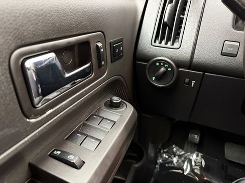 Used 2009 Ford Edge Limited image 12