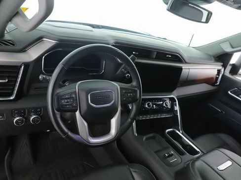 Used 2025 GMC Sierra 2500 Denali image 17