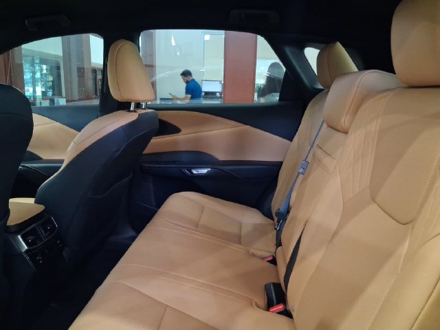 Used 2025 Lexus RX 350 FWD w/ Technology Package image 6