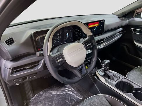 New 2025 Kia K4 GT-Line image 9
