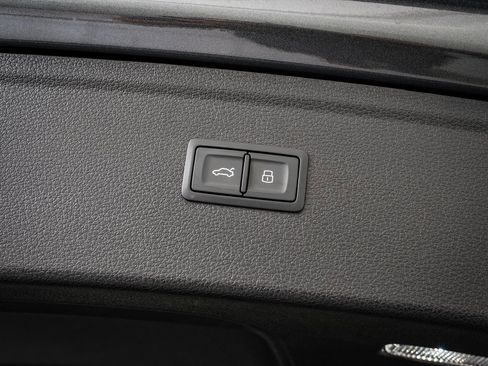 Certified 2025 Audi Q5 2.0T Premium Plus w/ Premium Plus Package image 19