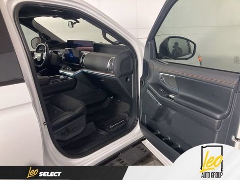 Used 2025 Ford Expedition Tremor AWD/4WD image 18