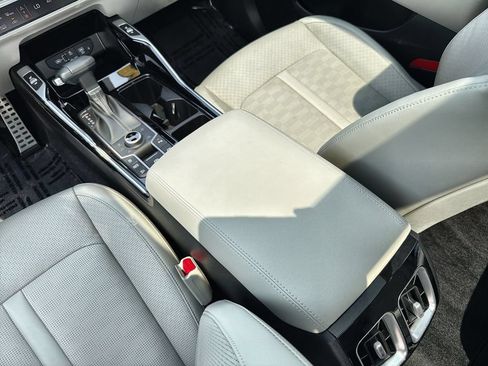 Used 2024 Kia Sorento SX AWD/4WD image 23
