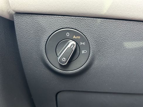 New 2026 Volkswagen Taos SE AWD/4WD image 19