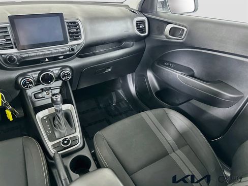 Used 2023 Hyundai Venue SEL image 21