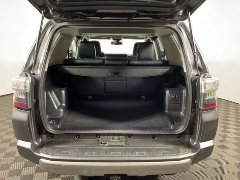 Used 2018 Toyota 4Runner TRD Off-Road AWD/4WD image 17