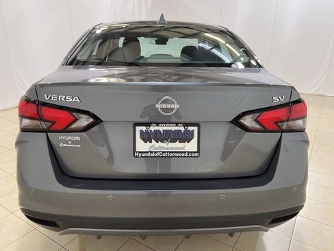 Used 2023 Nissan Versa SV image 4