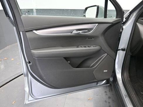 New 2025 Cadillac XT6 Luxury image 16
