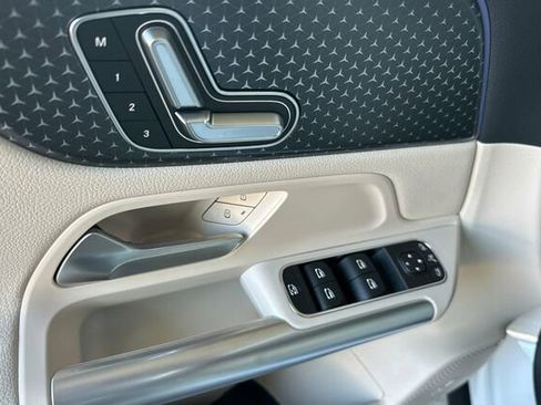 Certified 2025 Mercedes-Benz GLA 250 GLA 250 image 11