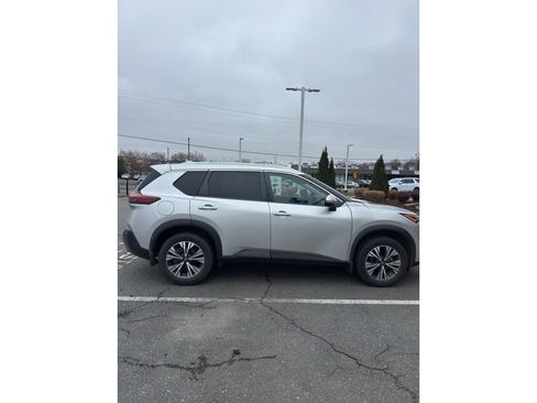 Used 2022 Nissan Rogue SV w/ SV Premium Package image 4