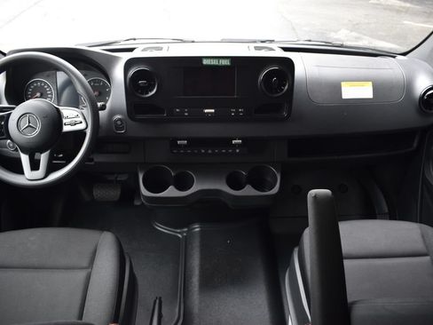 Used 2024 Mercedes-Benz Sprinter 2500 image 6