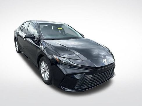 Used 2025 Toyota Camry LE w/ Convenience Package FWD image 7