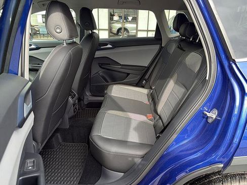 Certified 2024 Volkswagen Taos SE FWD image 18