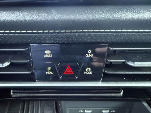 Used 2025 Volkswagen Atlas Cross Sport SE image 42