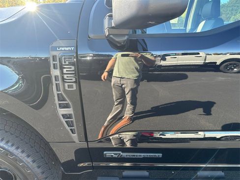 New 2026 Ford F250 Lariat w/ Black Appearance Package image 9