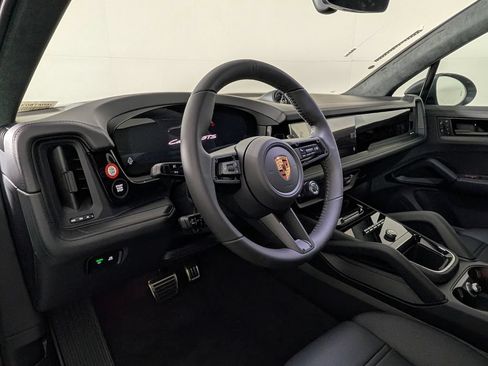 New 2026 Porsche Cayenne GTS AWD/4WD image 4