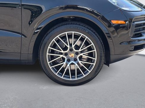 Used 2023 Porsche Cayenne AWD/4WD image 32