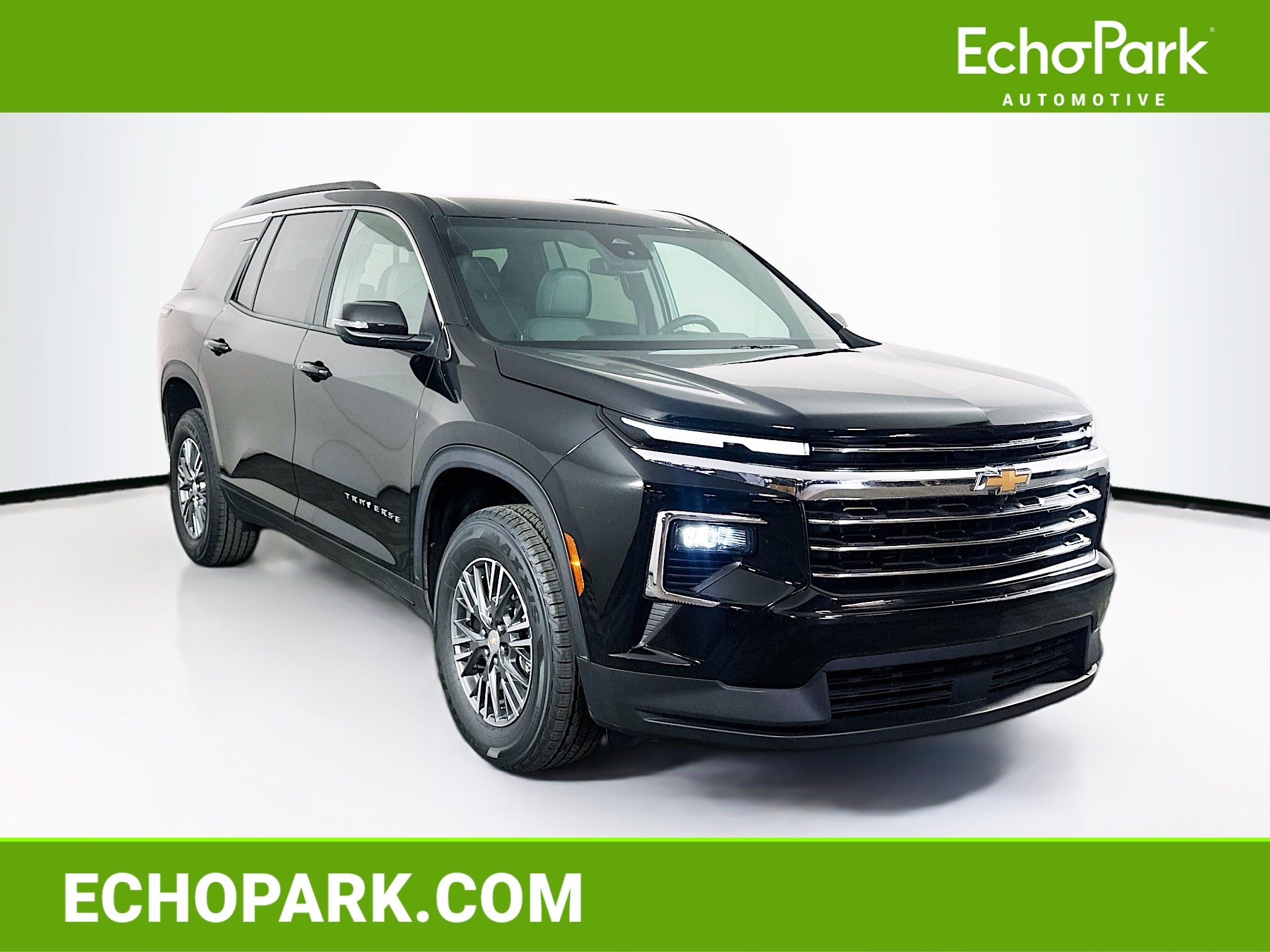 Used 2025 Chevrolet Traverse LT AWD/4WD image 1