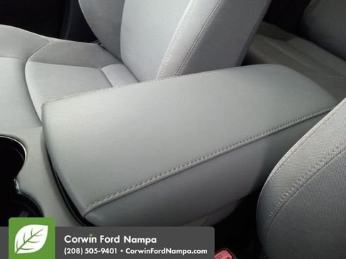 Used 2022 Toyota Venza LE image 19