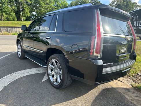 Used 2019 Cadillac Escalade Luxury image 2