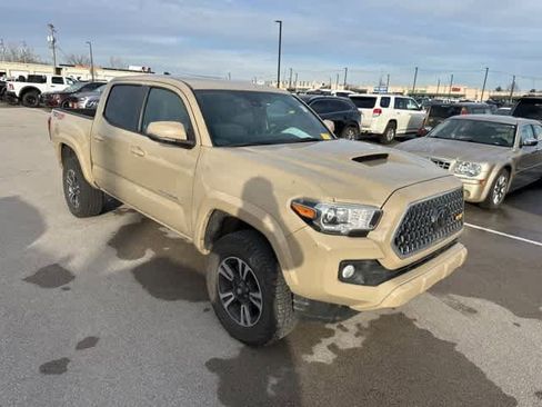 Used 2019 Toyota Tacoma TRD Sport image 21