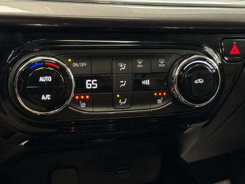 Used 2024 Chevrolet Trax ACTIV w/ Sunroof Package FWD image 25