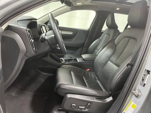 Used 2025 Volvo XC40 B5 Plus AWD/4WD image 9