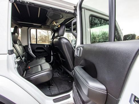 Used 2020 Jeep Wrangler Unlimited Sahara image 23