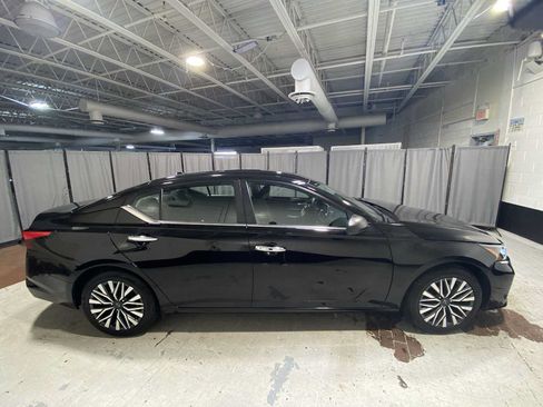 Used 2024 Nissan Altima 2.5 SV FWD image 27
