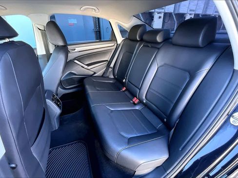 Used 2018 Volkswagen Passat 2.0T SE image 20