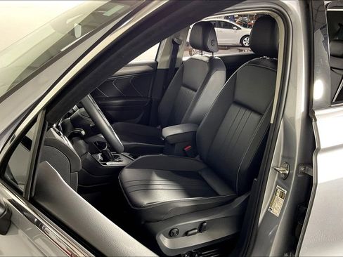 Used 2023 Volkswagen Tiguan SE image 35