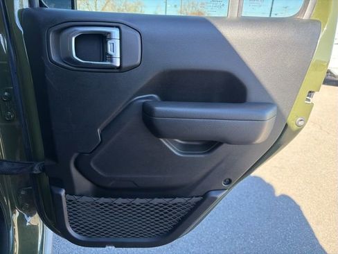 Used 2023 Jeep Wrangler Unlimited image 12