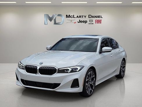 Used 2026 BMW 330i Sedan w/ Premium Package RWD image 2