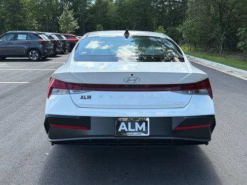 New 2026 Hyundai Elantra Limited FWD image 5