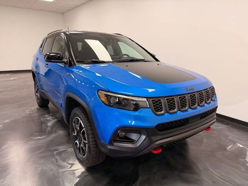Used 2025 Jeep Compass Trailhawk w/ Trailhawk Elite Group AWD/4WD image 22