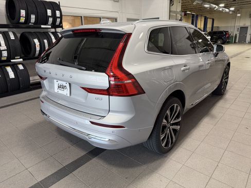 Used 2023 Volvo XC60 B5 Ultimate w/ Climate Package FWD image 9
