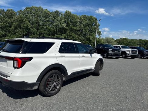 Used 2026 Ford Explorer ST-Line w/ ST-Line Street Pack AWD/4WD image 6