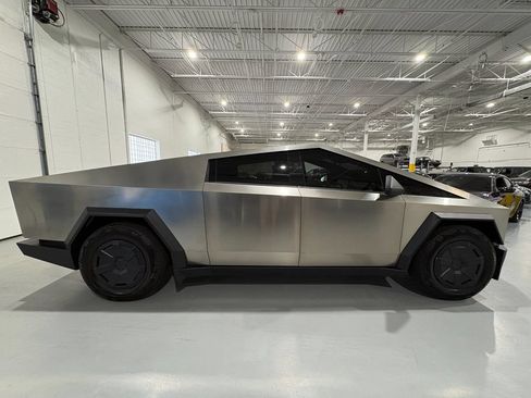 Used 2025 Tesla Cybertruck AWD Crew Cab image 8