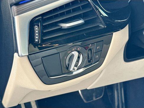 Used 2023 BMW 540i w/ Executive Package image 10