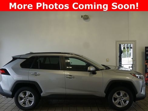 Used 2023 Toyota RAV4 XLE AWD/4WD image 2