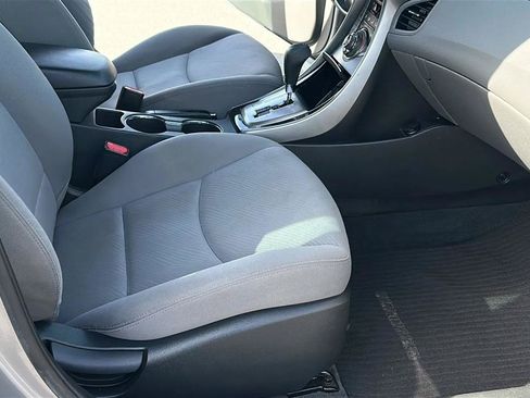 Used 2013 Hyundai Elantra GLS w/ Preferred Pkg FWD image 31