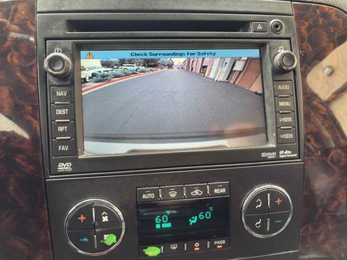Used 2011 GMC Yukon Denali AWD/4WD image 25