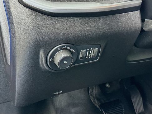 Used 2025 Jeep Compass Latitude AWD/4WD image 10