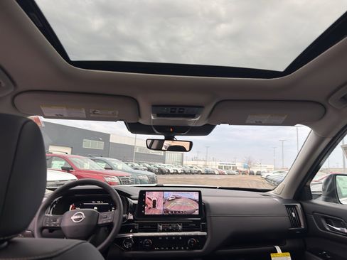 New 2026 Nissan Pathfinder SL image 29