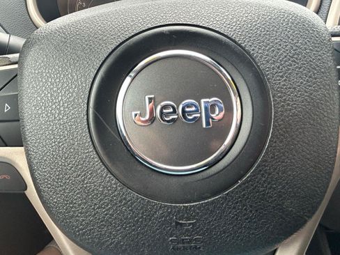 Used 2018 Jeep Cherokee Latitude FWD image 20