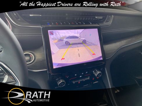 Used 2022 Jeep Grand Cherokee Overland w/ Luxury Tech Group IV AWD/4WD image 16