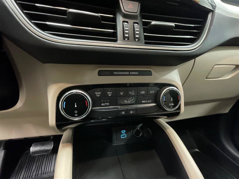 Used 2022 Ford Escape SE FWD image 16