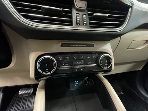Used 2022 Ford Escape SE FWD image 16