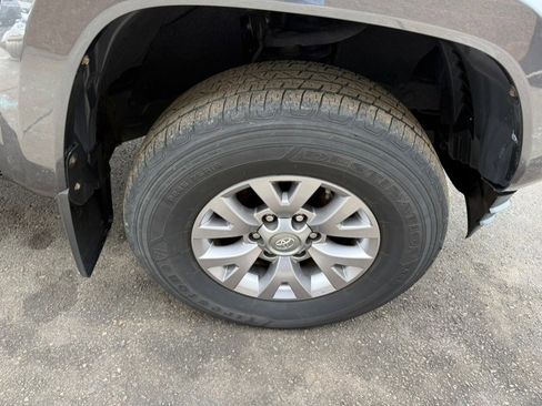 Used 2017 Toyota Tacoma SR5 w/ Tow Package image 10