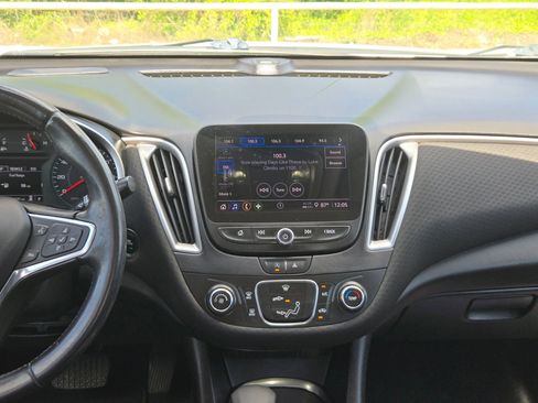 Used 2021 Chevrolet Malibu RS FWD image 16